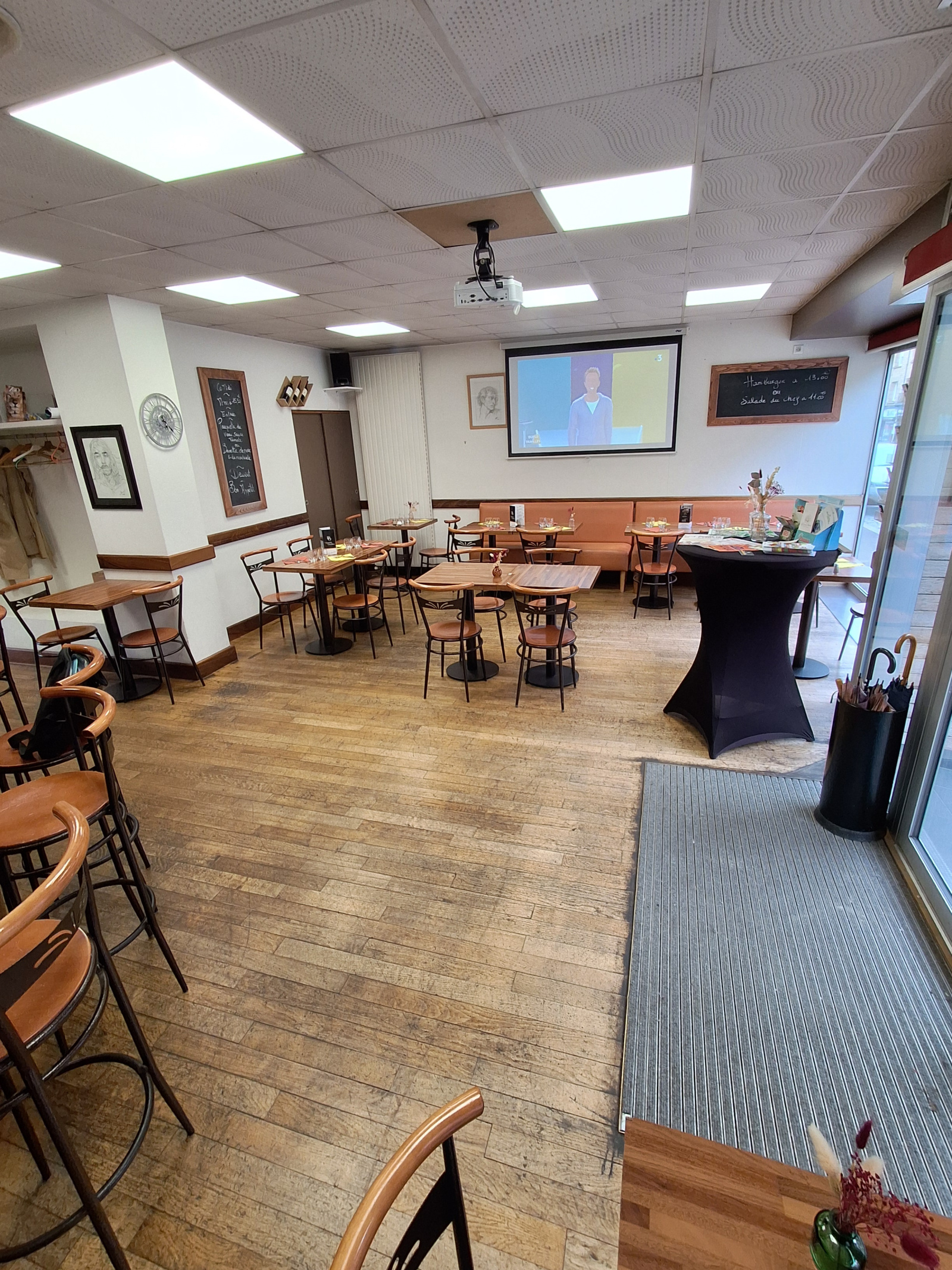 Image_, Fonds de commerce, Saint-Hilaire-du-Harcouët, ref :1799