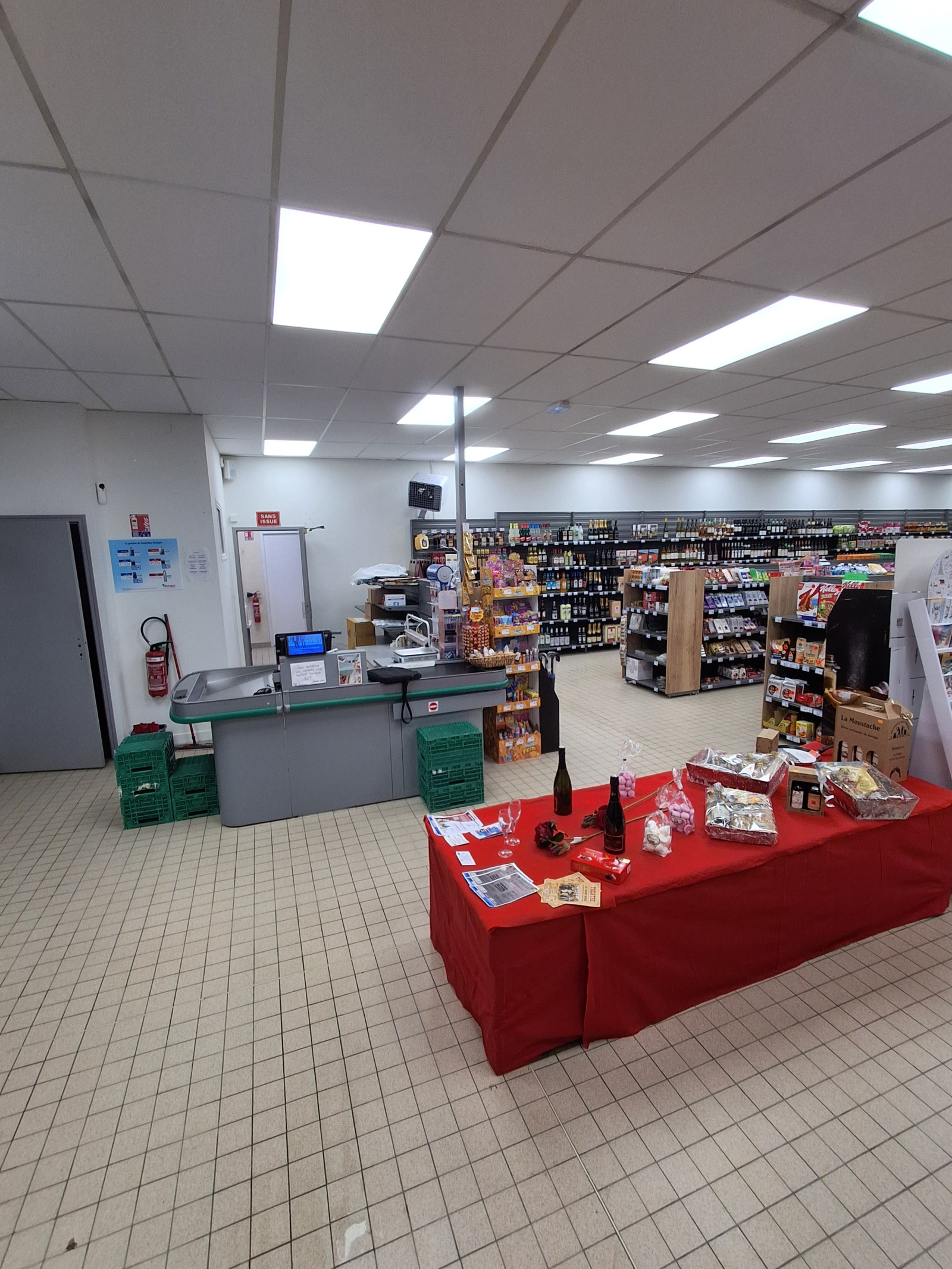 Image_, Fonds de commerce, Ambrières-les-Vallées, ref :1790